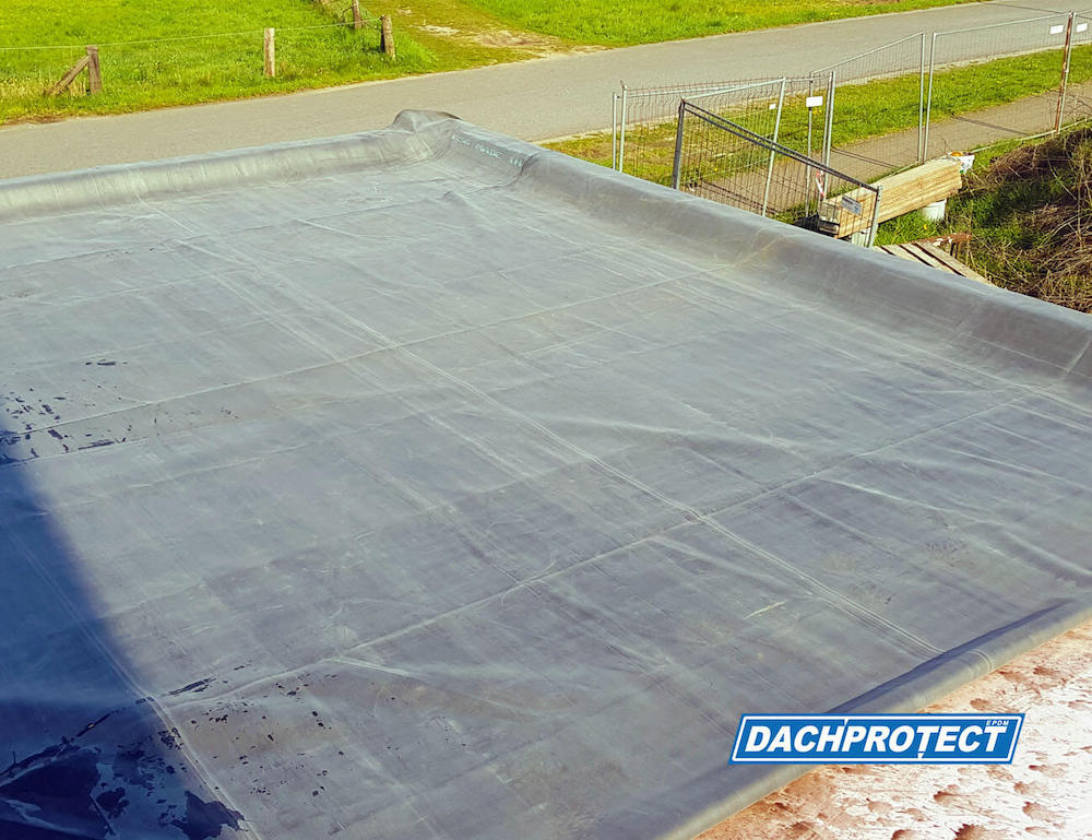 EPDM Dachfolie für das Carportdach. Das Flachdach eines Carports ist eine der häufigsten Anwendungen von EPDM Dachfolie.